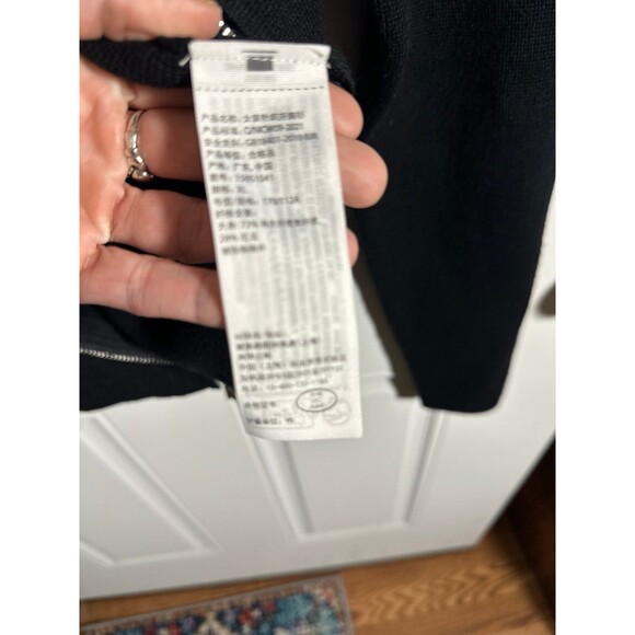 Abercrombie & Fitch Zip Up
Notch Neck Slim Sweater - Picture 5 of 6